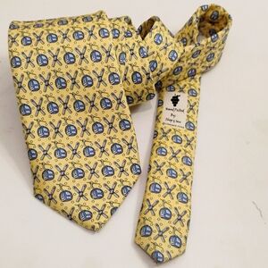 Vineyard Vines Necktie Silk Rare“Crossed Ski & Gondolas Ski Lift" Yellow/Blue